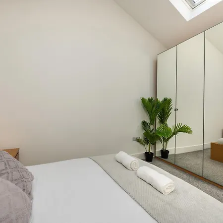 Stylish Two Bedroom Apartment By Central London With Garden Exterior photo