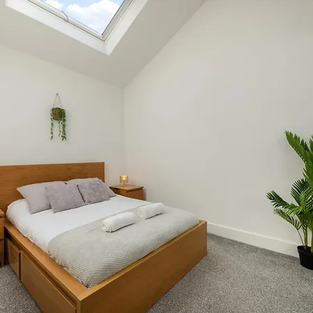 Stylish Two Bedroom Apartment By Central London With Garden Exterior photo