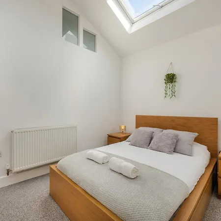 Stylish Two Bedroom Apartment By Central London With Garden Exterior photo